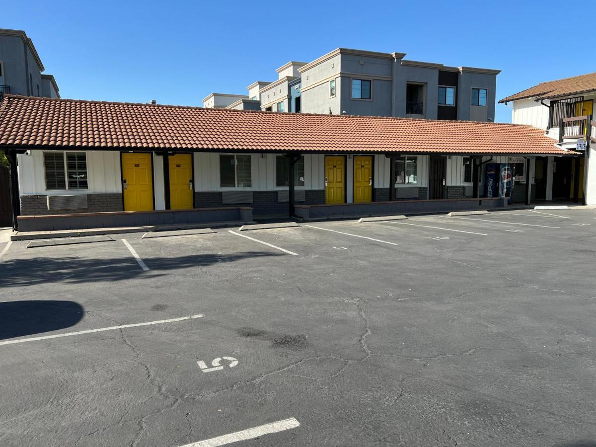 Escondido Inn Exterior photo